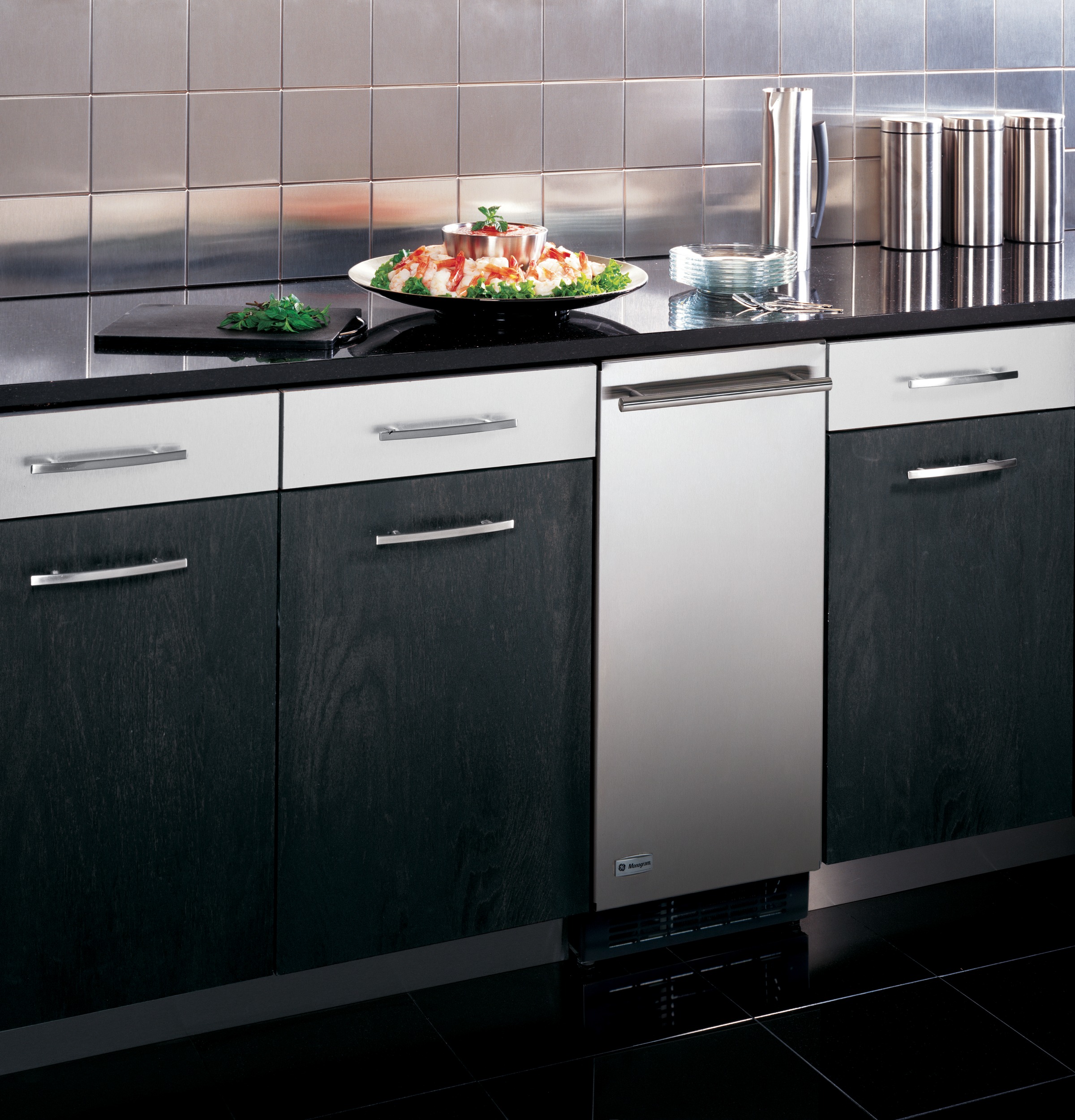 GE Monogram ZDIS150ZSS 25 Lb. Large Capacity Automatic Freestanding